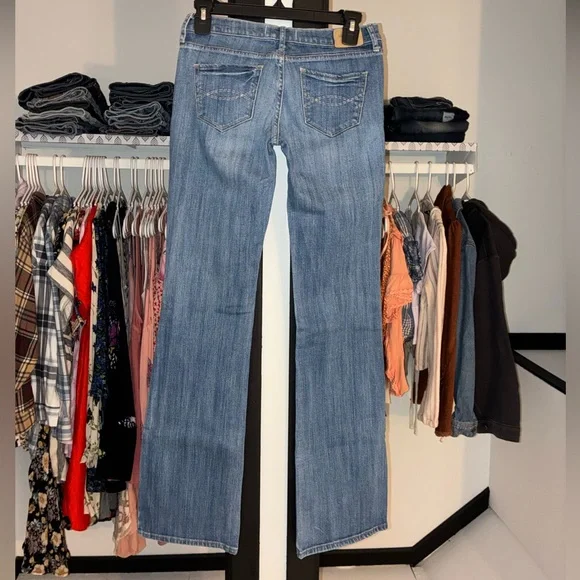 A&F Emma Low Rise Jeans - Picture 8 of 15